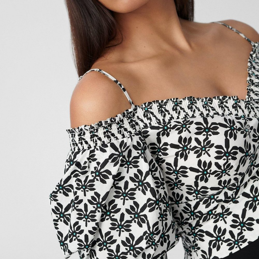 Trellis Medium Black Margaret Top